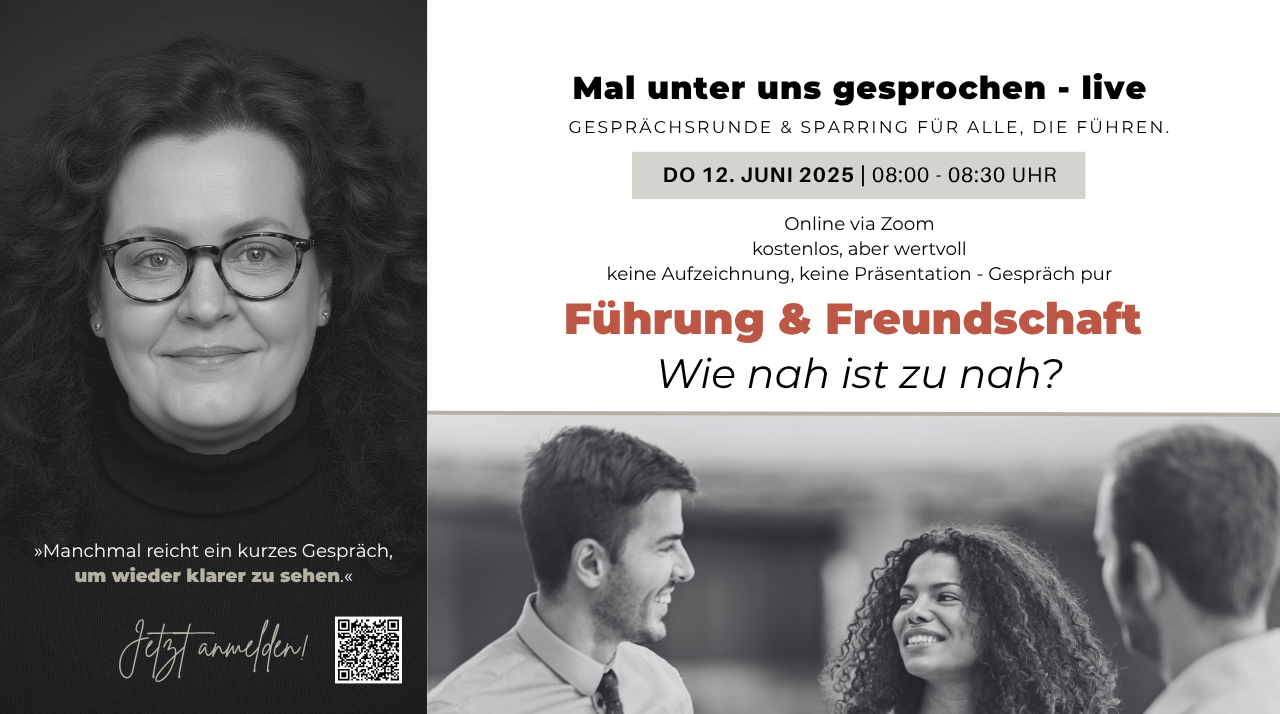 Portrait einer Frau mit Brille, umgeben von zwei lachenden Personen. Text zum Thema Führung.