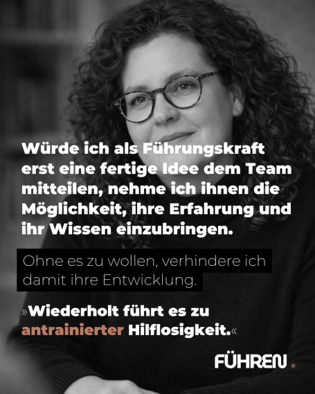 Zitat einer Führungskraft über Teamarbeit und persönliche Entwicklung.