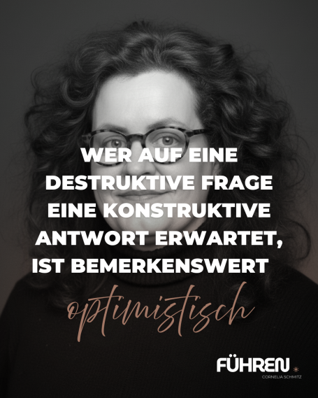 Ein Zitat zur Wirkung von destruktiven Fragen. Von Cornelia Schmitz - Mentorin für Führungskräfte.